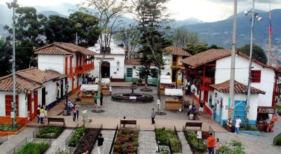 4-Hour Medellin, Envigado & Sabaneta Three County Tour - El Pueblito Paisa: Panoramas With Old-Medellín Charm