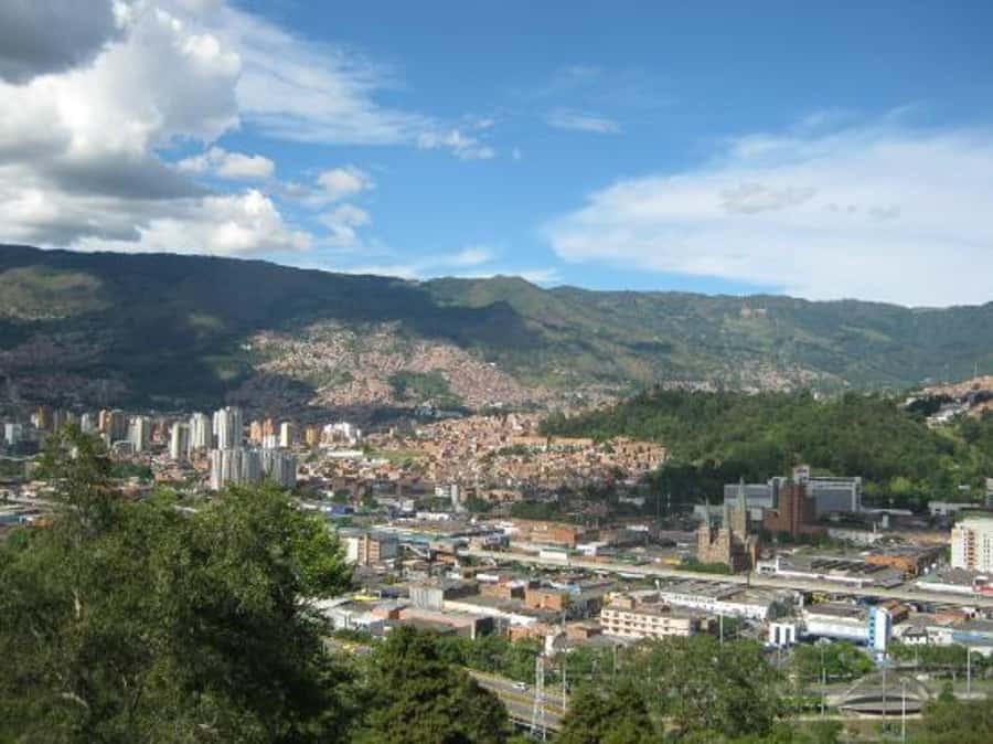 4-Hour Medellin, Envigado & Sabaneta Three County Tour - Sabaneta Plaza: Movie-Set Energy and Big Antioquía Snacks