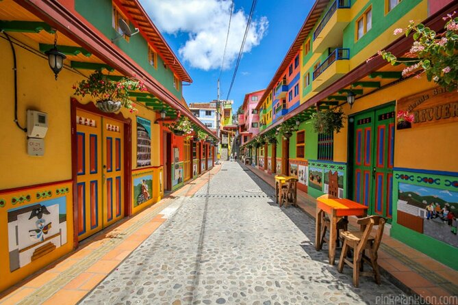 Amazing Private Guatape Tour + Boat Ride + Helicopter & Rock - Stop 3: Malecón de Guatapé and the “why” behind the town walk