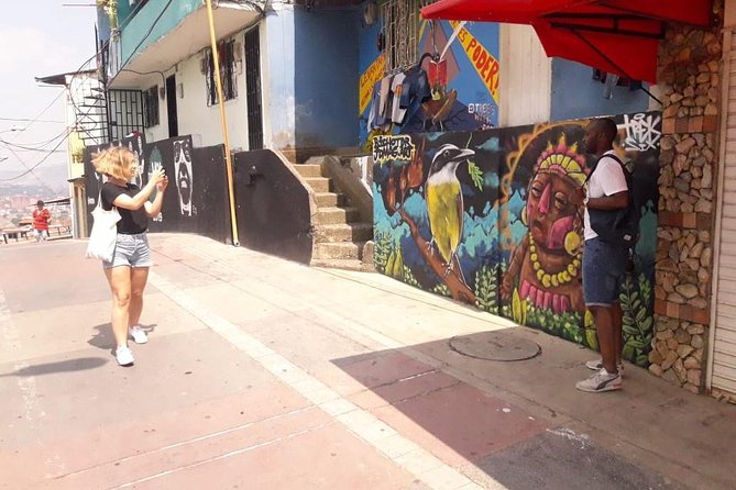 Barrio transformation and urban escalator of Comuna 13 - Comuna 13 and the urban escalators: what the barrio transformation feels like
