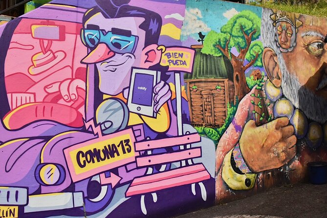 City Tour + Commune 13 Medellin - The big picture: how this Medellín day works
