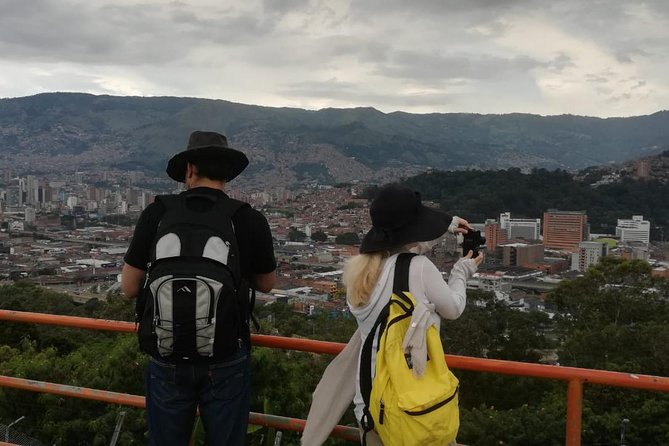 Combo Guatape and Medellin Sightseeing Tours - Parque Principal de Guatapé: time to wander, not just pass through