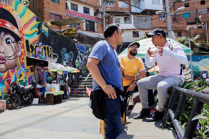 Commune 13, Graffitour street food. History.All inclusive - Key points before you go