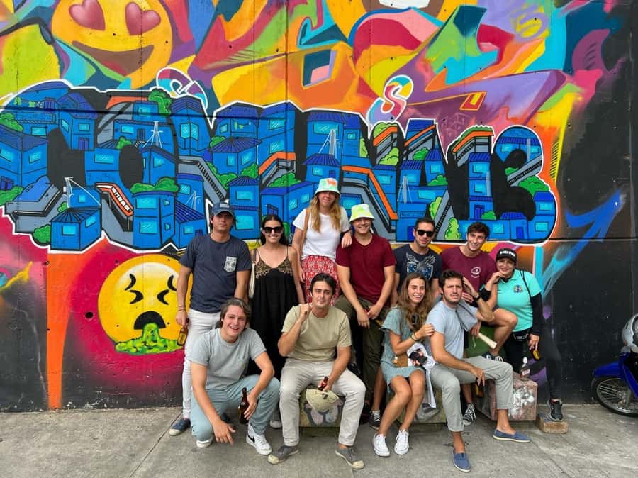 Complete Tour in Comuna 13: Graffiti, History and Street Delights - Photo Stop Time: How to Look Without Being a Tourist Bully