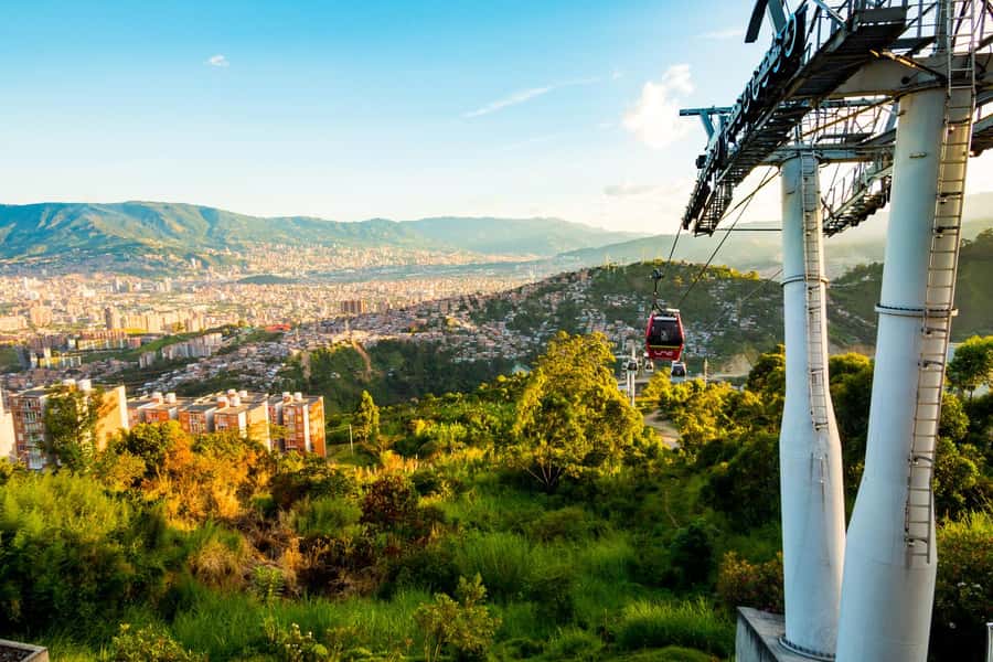 Comuna 13 and Downtown Medellín City Tour - San Antonio Park: Botero’s art you can wander through
