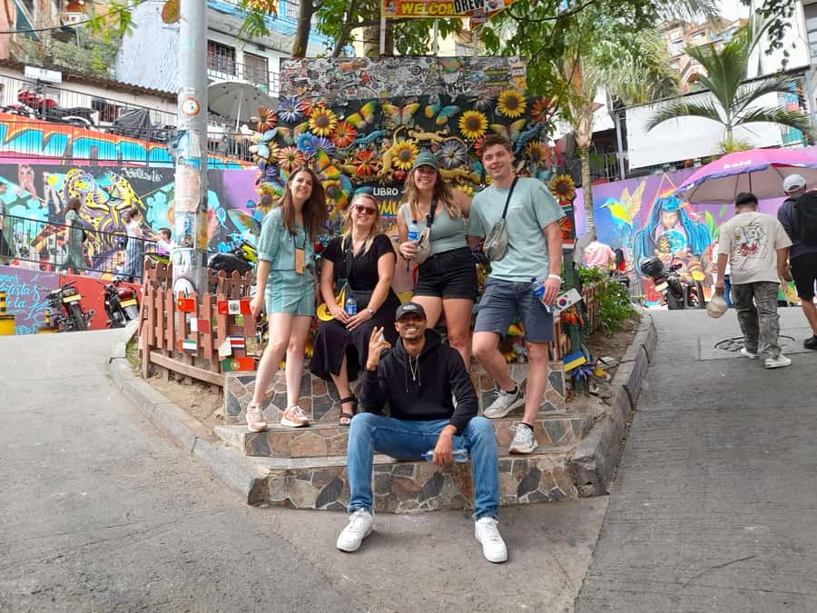 Comuna 13: Graffiti tour & Street Food/drink with telesferic - Why Start in Poblado Metro: Getting Oriented in Medellín