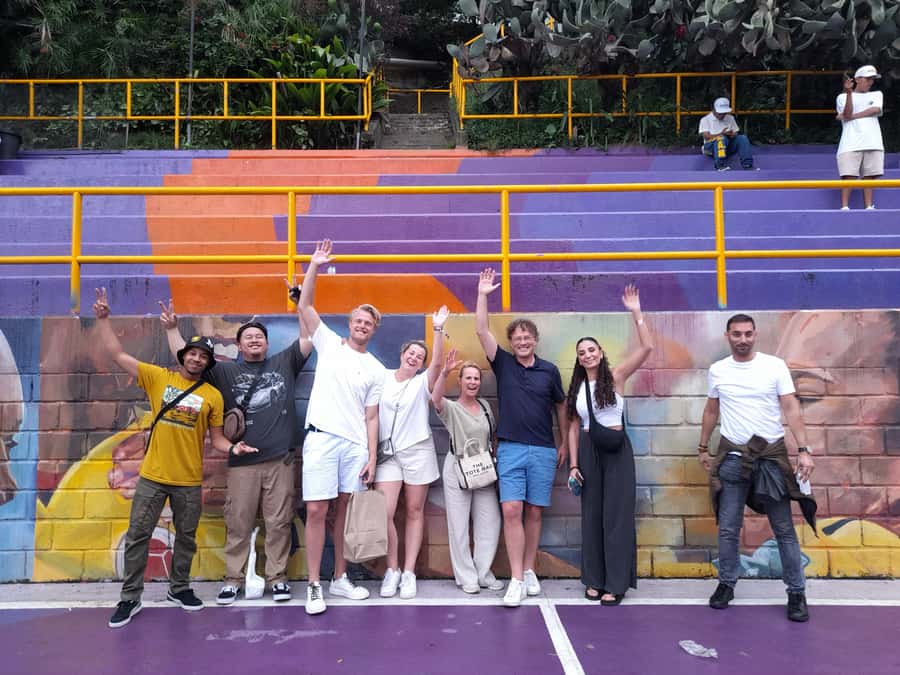Comuna 13: Graffiti tour & Street Food/drink with telesferic - Safety Briefing and a Smart Pace Through Public Transit