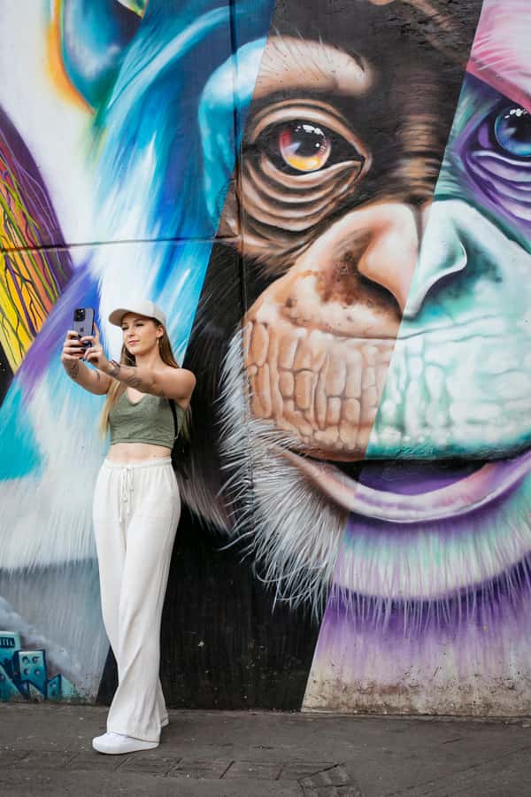 Comuna 13: Graffiti Tour with Tasting, Live Show, & Gallery - Why Comuna 13 Graffiti Feels Different Than a Photo Stop