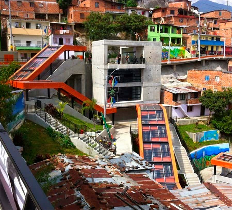 Comuna 13: Graffiti Tour with Tasting, Live Show, & Gallery - The Mural Walk: Kolacho’s Story and the Transformation You Can See