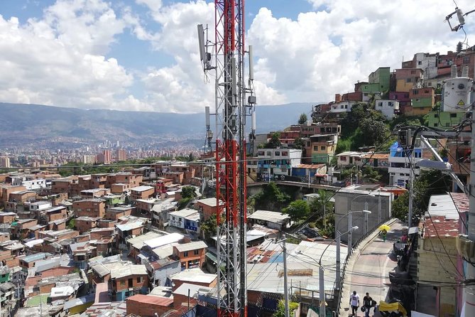 Comuna 13 tour and cable car - Guides you might meet: names that show up often