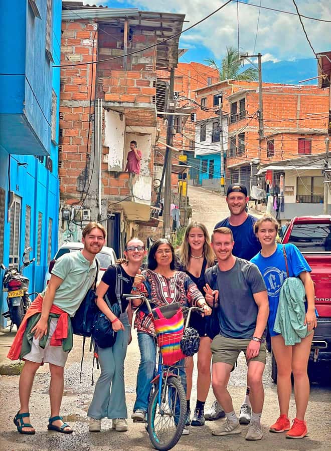 Comuna 4 - Moravia Tour - Getting there: meeting at Caribe Metro Station, the South exit with the bridge