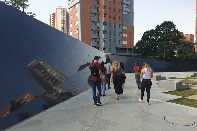 Do Not Say That Name - Comuna 13, murals, and the escalator effect