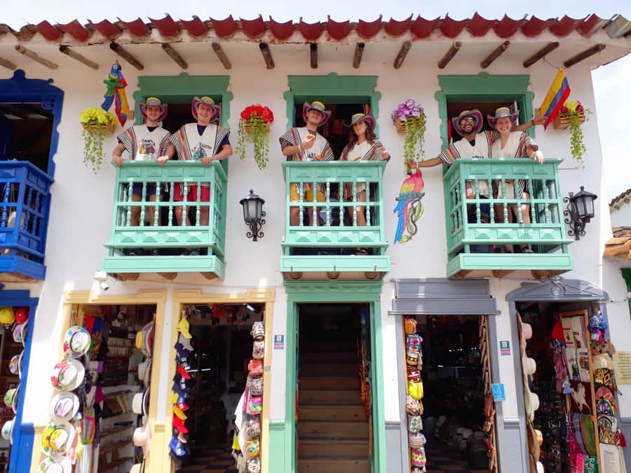 From Medellin: Guatapé Day Trip with El Peñol Rock and Lunch - Climbing El Peñol’s 700 steps for the big views