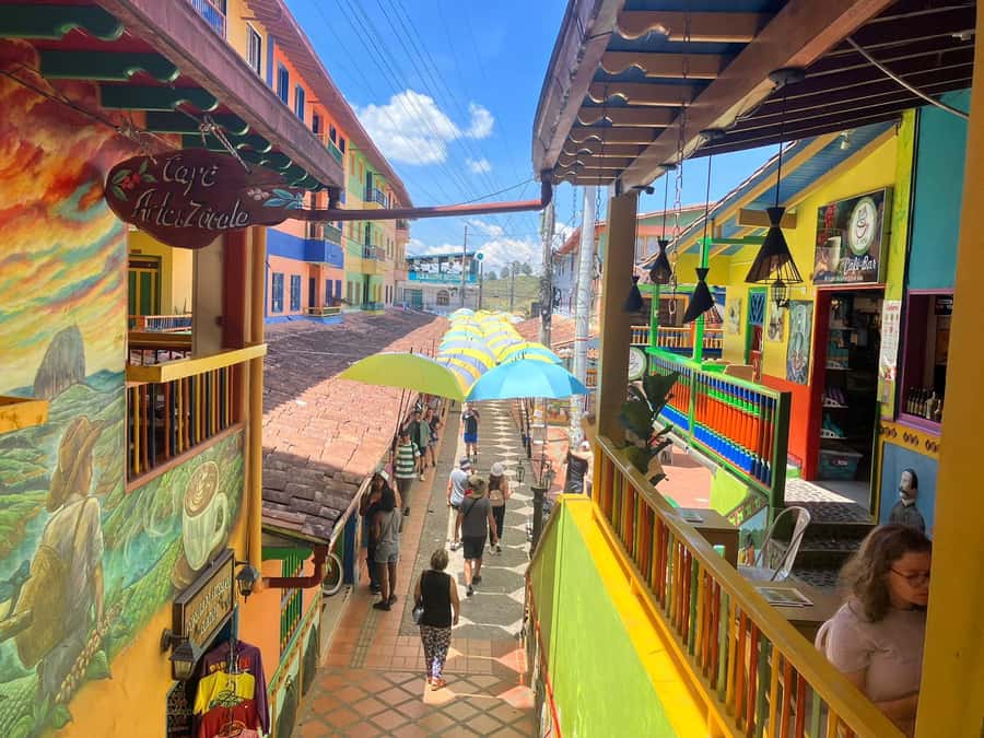 From Medellín: Guatape Private Tour, El Peñol, Boat Ride - Private SUV day from Medellín to Guatapé