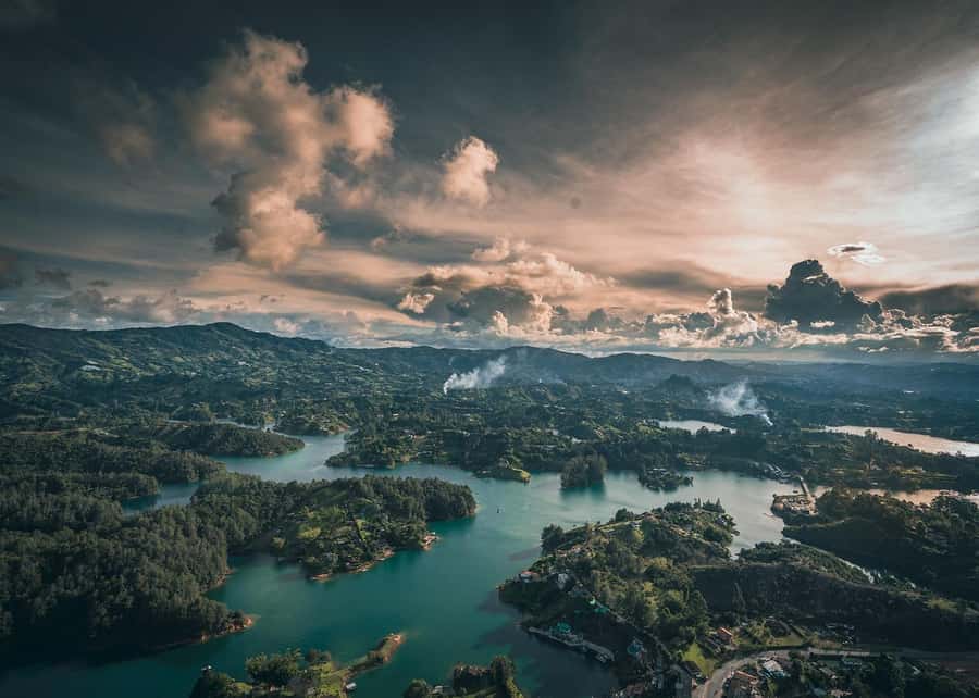 From Medellín: Guatape Private Tour, El Peñol, Boat Ride - El Peñón de Guatapé: climb for views, or go for the big photo
