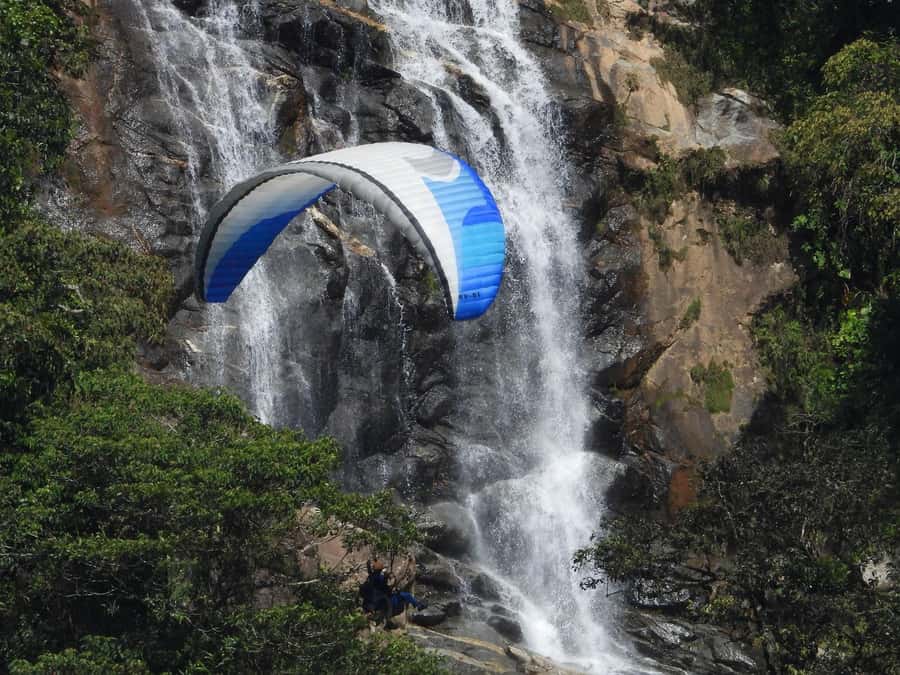 From Medellín: Paragliding Flight and Guatape Tour - From the Sky to Guatape: How the Day Pivots