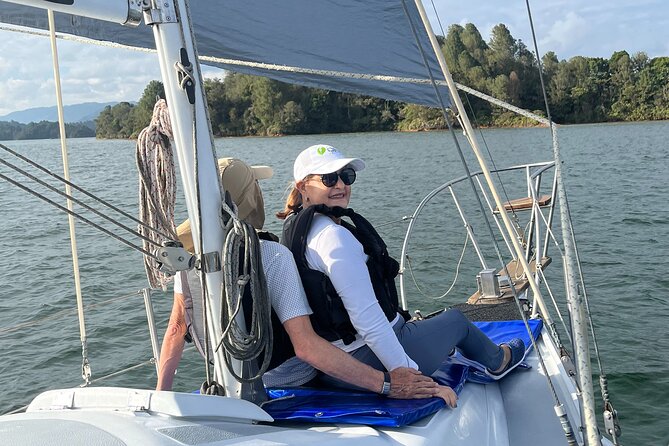 Go Sailing Guatape - What you’ll see on the Guatapé reservoir: Peñol stone and waterfront estates
