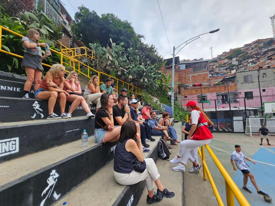 Graffiti Tour comuna 13 and cable car (made by local guides) - Food, coffee, and pacing in a 3-hour format