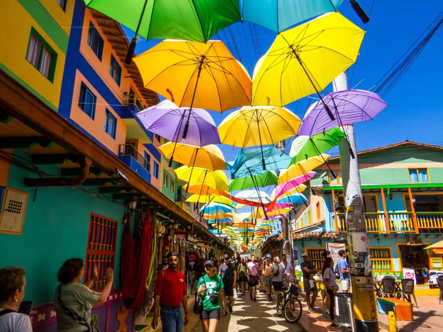 Guatape and El Peñol Rock Tour: Private or Shared - The dam story: what you’ll learn at the Guatapé water stops