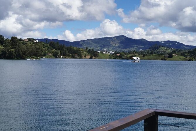 Guatape and El Peñol town and dam tour from Medellin - Guide energy: how Andres and Al shape the tone