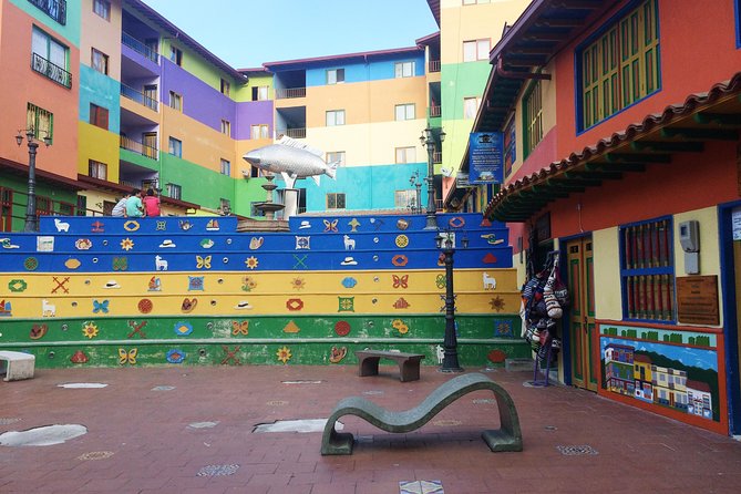 Guatape and Peñol Rock Full-Day Tour - Guatapé town and the Parque Principal: color, people, and an easy wander