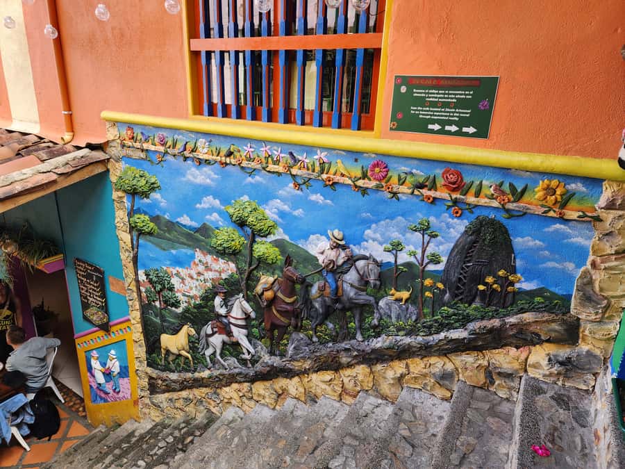 Guatape Coffee Villa including Rock Town & Waterfall - Food and drinks: plan for lunch, water, and snacks