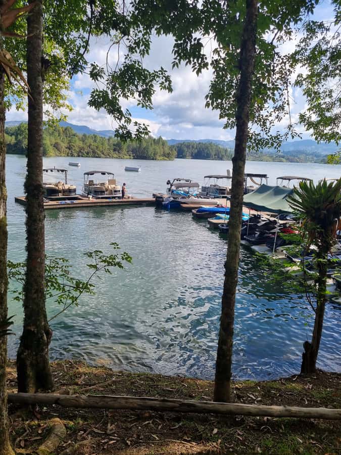 Guatapé: Day trip with Transport, Food & Boat - Lake Guatapé boat trip: a calmer middle to the day