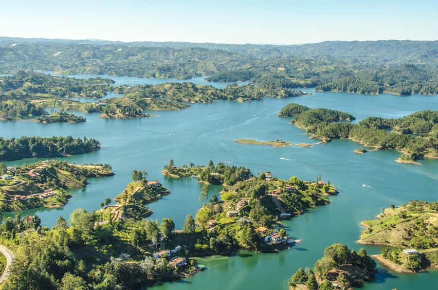 Guatapé: Day trip with Transport, Food & Boat - Morning start: pickup points and the ride out to Guatapé