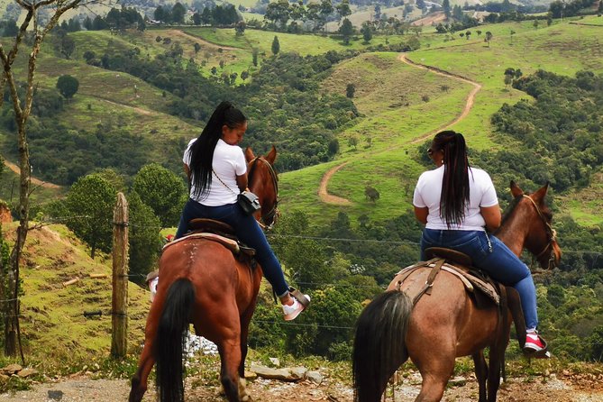Guatape & Horse Ride & El Peñol Rock & Quaint Town From Medellin - Horseback start near Medellín: learn fast, ride free