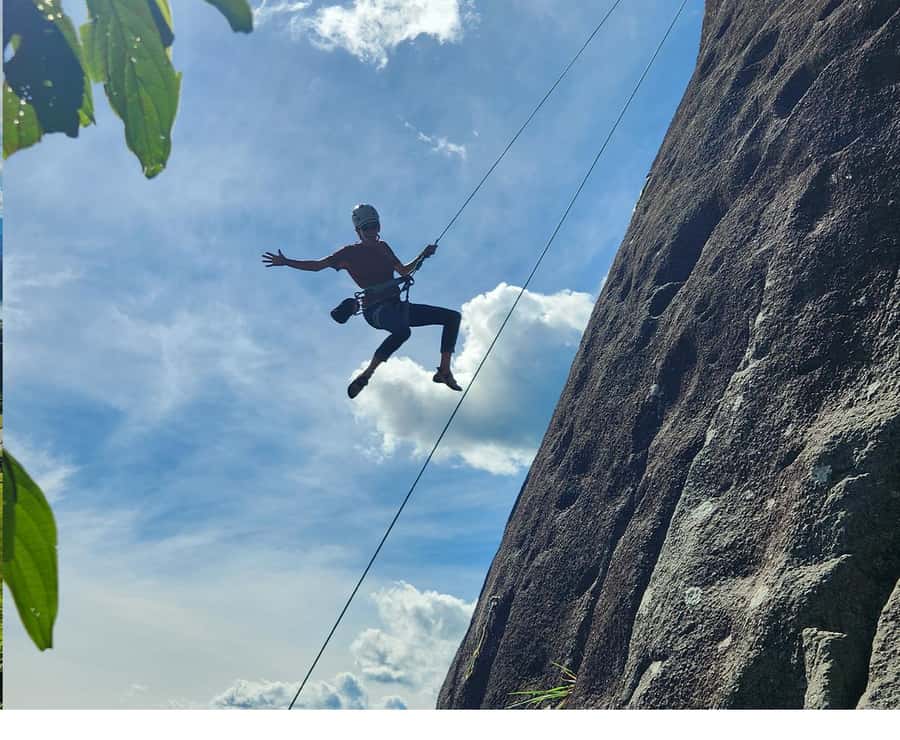 Guatapé: Iconic rock climbing for beginners and experts. - Routes and grades (5.9, 5.10): how the difficulty is handled