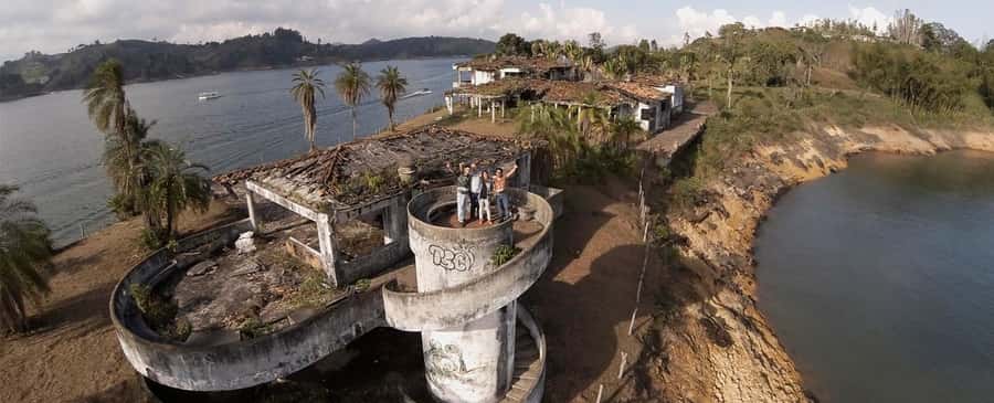Guatapé Tour by Chiva + Visit to Pablo Escobar's Hacienda - The long-day route from El Poblado (and why it works)