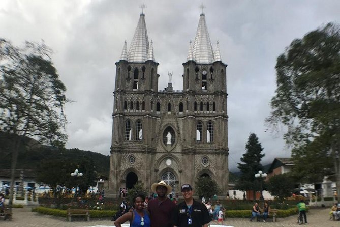 Jardin Private Day Trip: Colombian Coffee Tour from Medellin - Lunch in the Mountains: Antioquian Fare With a View
