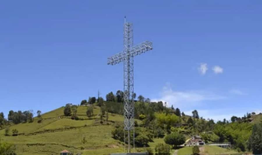 Luxury boat ride - Guatapé - The guide’s route: about 14 historical places, including submerged ancient communities