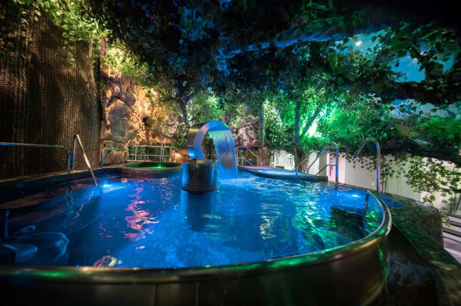 MedelIín: Full Body Massage and Water Therapy Experience - Water therapy pools: the part most people come back for