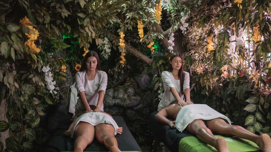 MedelIín: Full Body Massage and Water Therapy Experience - The deep full-body massage: what to expect from the finale