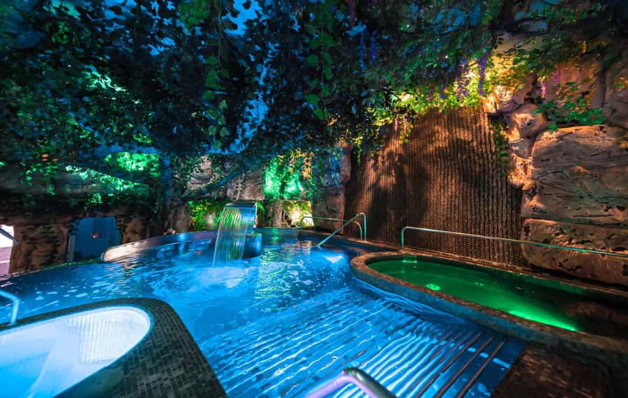 MedelIín: Full Body Massage and Water Therapy Experience - Amazon and Temazcal themed cubicles: how the atmosphere supports relaxation