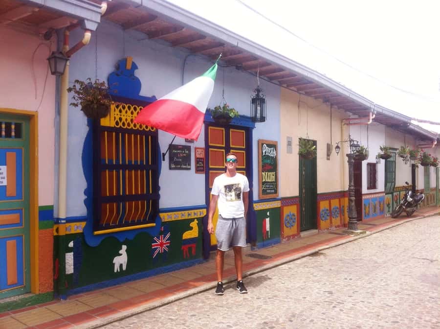 Medellin and Guatape Full Day Pablo Escobar Tour - La Manuela by private boat: seeing what remains
