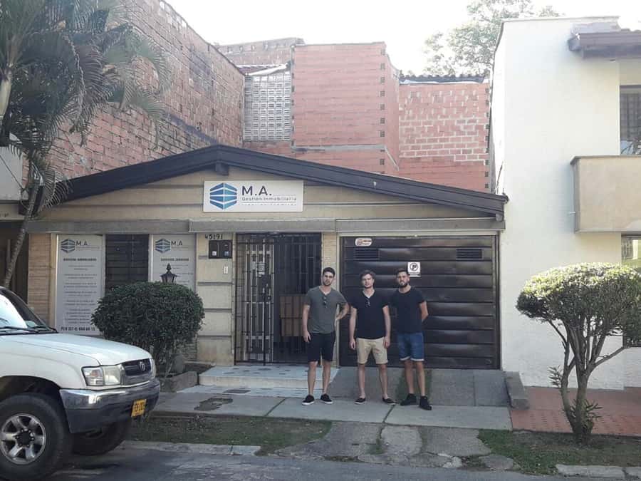 Medellin and Guatape Full Day Pablo Escobar Tour - Morning Medellín stops: Edificio Mónaco, La Catedral, and Buenos Aires