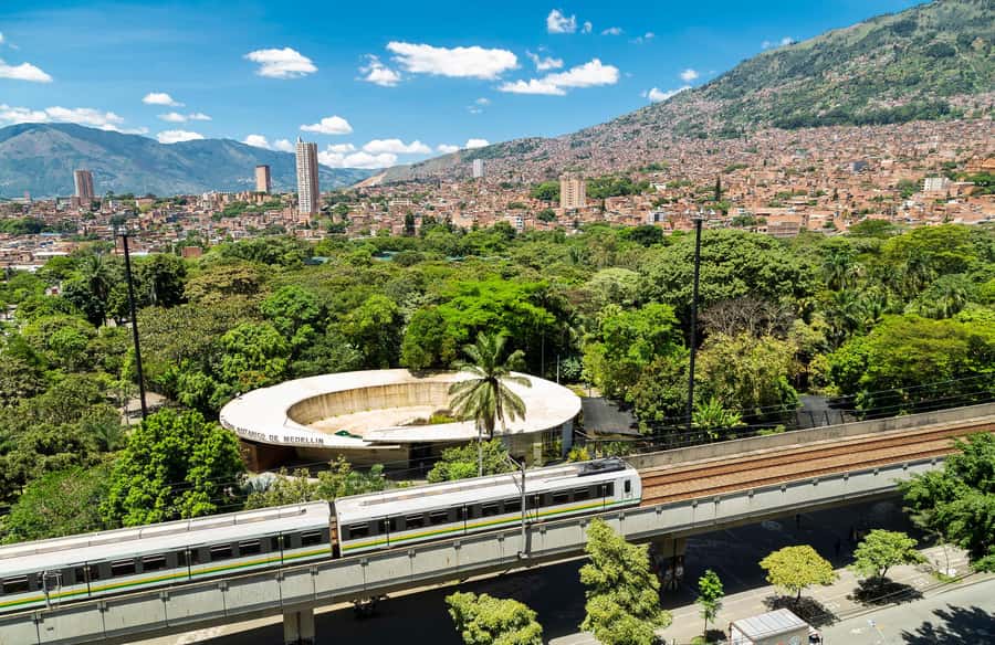 Medellín: Botanical Garden and Arvi Park City Tour - Pickup near Antioquia University: where the city starts to change