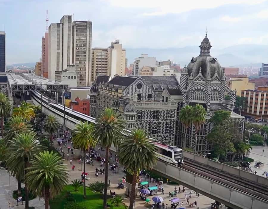Medellín City Tour and Comuna 13 Experience - First pickup, then you’re moving: how the day starts