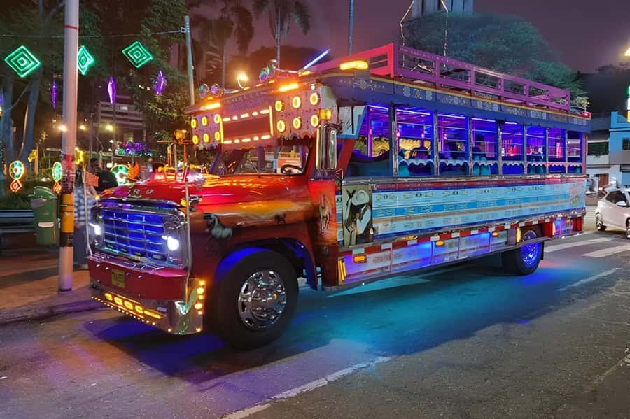 MEDELLIN: CITY TOUR CITY NIGHT TOUR + OPEN BAR - Barefoot Park at night: a calm-feeling kickoff before the party