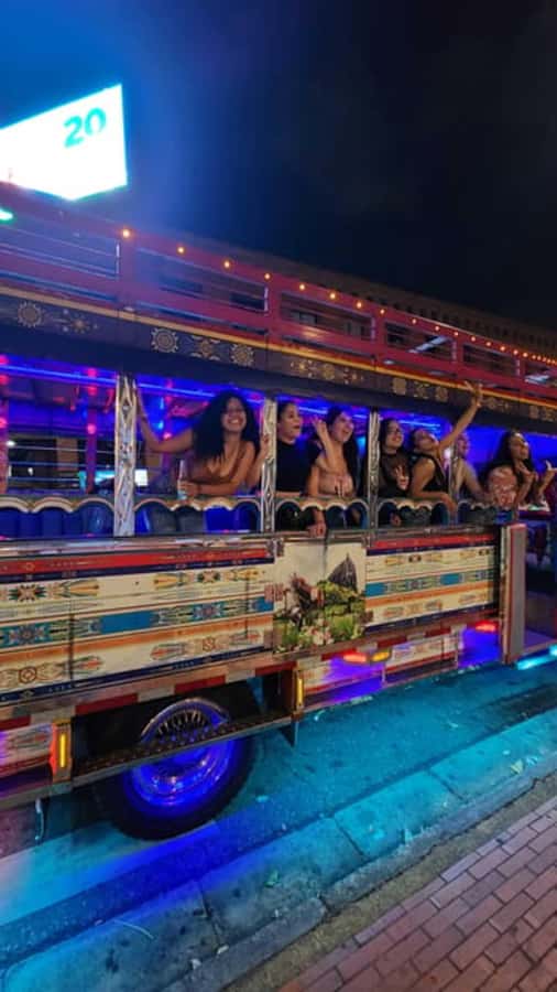 MEDELLIN: CITY TOUR CITY NIGHT TOUR + OPEN BAR - Parque del Río and the 4 Sur Bridge: lights, river-park energy, and quick stops that work