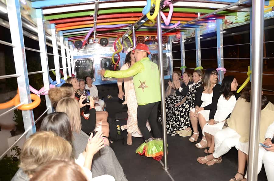 MEDELLIN: CITY TOUR CITY NIGHT TOUR + OPEN BAR - Lleras Park and Poblado Park: when the vibe shifts from sightseeing to nightlife
