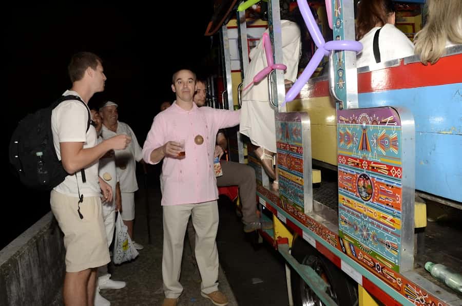 MEDELLIN: CITY TOUR CITY NIGHT TOUR + OPEN BAR - Open bar reality check: fun on board, but variety can be inconsistent