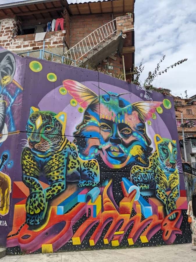 MEDELLIN: CITY TOUR MEDELLIN + GRAFFITOUR COMUNA 13 - Key things to know before you go