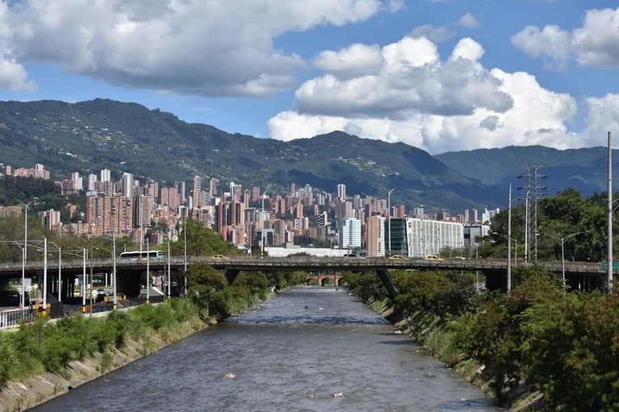 MEDELLIN: CITY TOUR MEDELLIN + GRAFFITOUR COMUNA 13 - Pueblito Paisa: The viewpoint that sets the tone