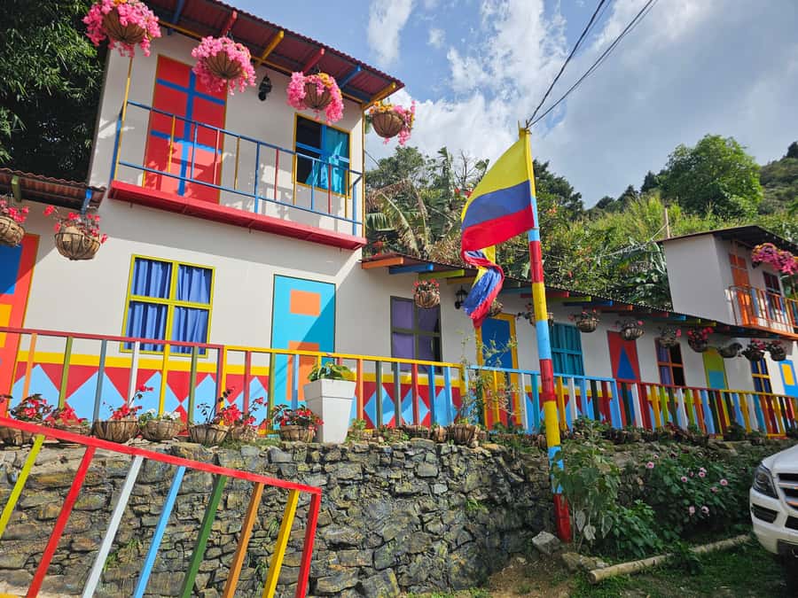 Medellin: Coffee Tour and Wellness Spa - The wellness spa circuit: steam, cold plunge options, and the coffee massage