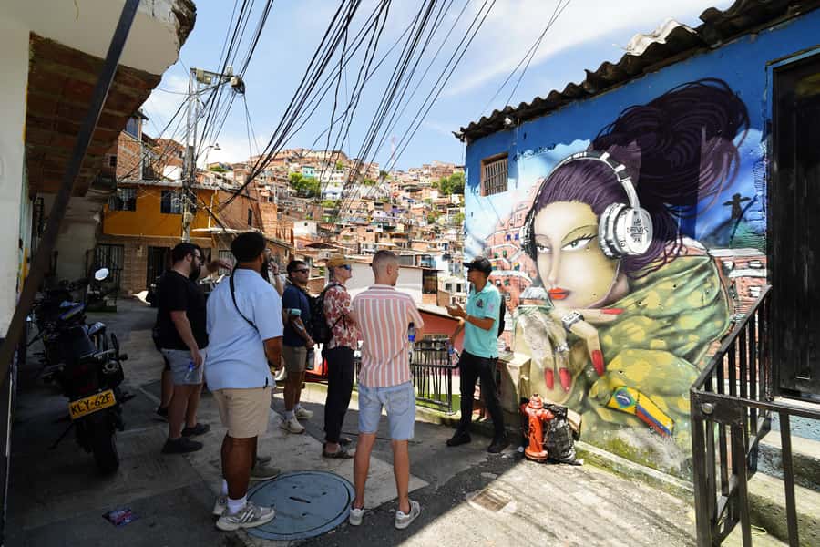 Medellín: Comuna 13 and Graffiti Guided Tour with a Local - Deeper into the neighborhood: 30 minutes of walking through lesser-known alleys