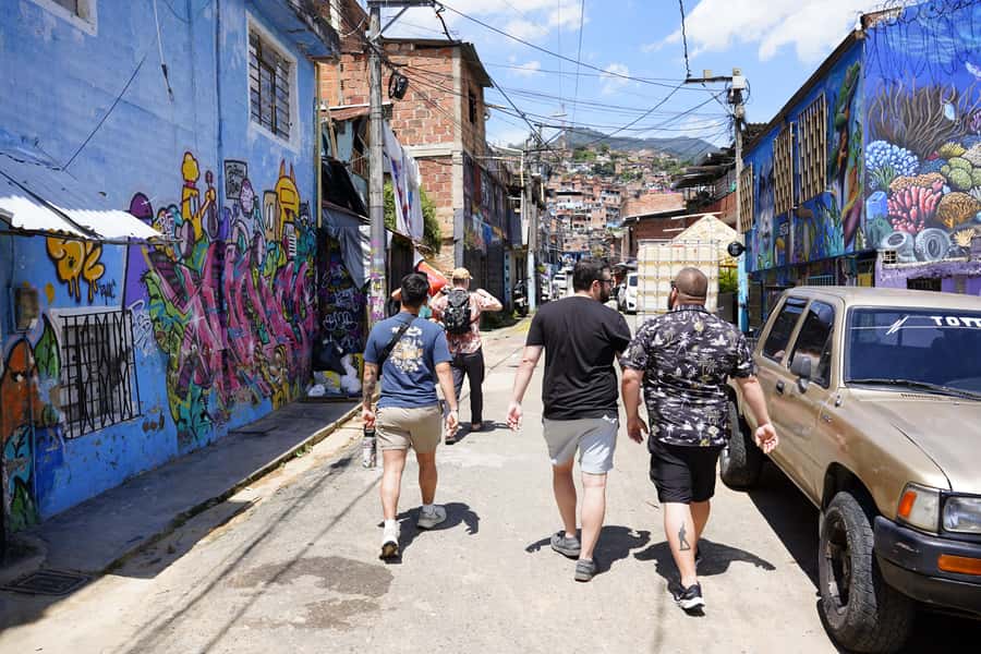 Medellín: Comuna 13 and Graffiti Guided Tour with a Local - Scenic views (about 20 minutes): why the “in-between” moments matter