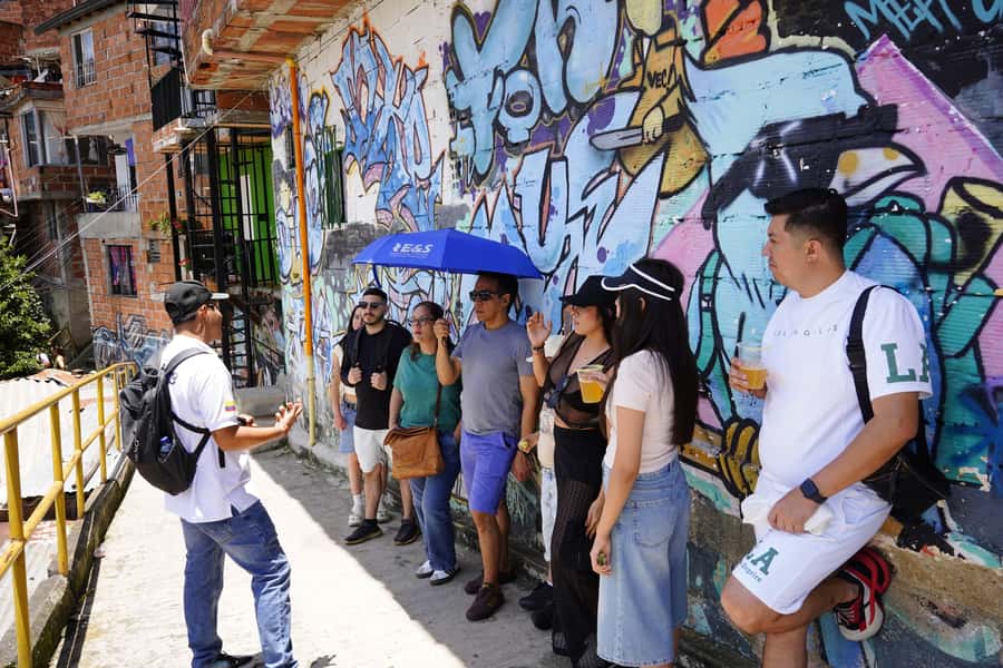 Medellín: Comuna 13 and Graffiti Guided Tour with a Local - Street dance show (about 25 minutes): the culture comes alive, not just on walls